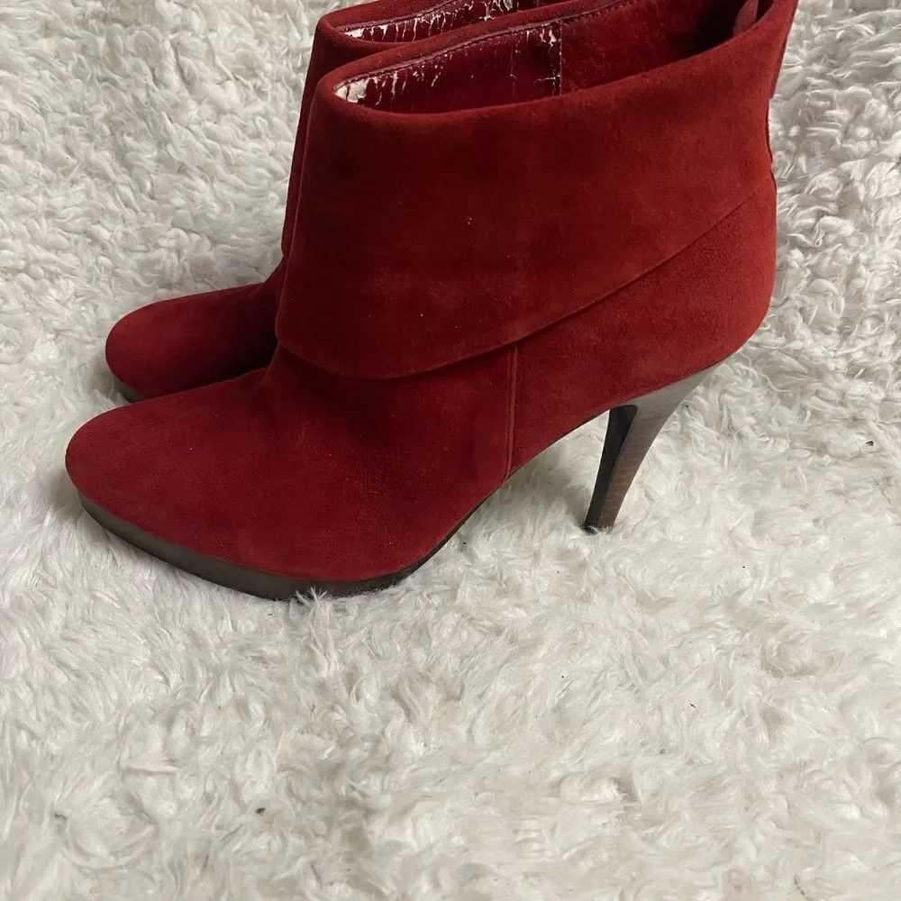 Steve Madden Trisha red faux suede ankle platform heels with back zipper SZ 9.5M
